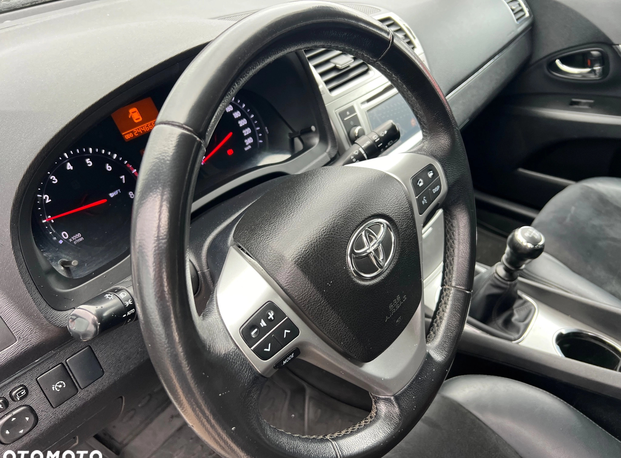 Toyota Avensis cena 47900 przebieg: 244000, rok produkcji 2014 z Łaskarzew małe 301